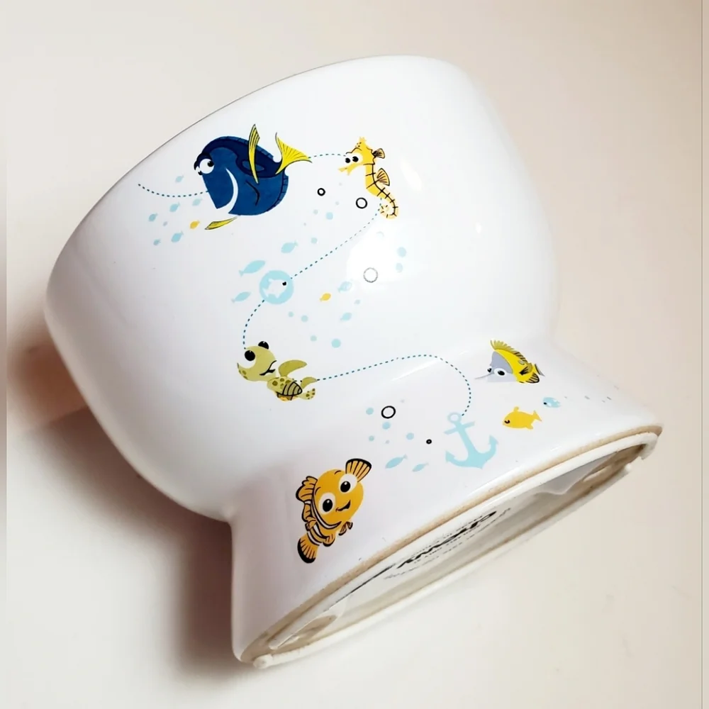 Pixar Finding Nemo Short Shape Non-Skid Elevated Ceramic 1 Cup Cat Bowl